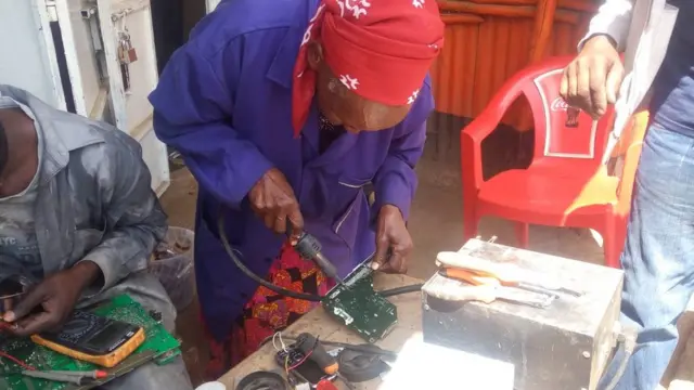 Cecilia akikarabati mitambo