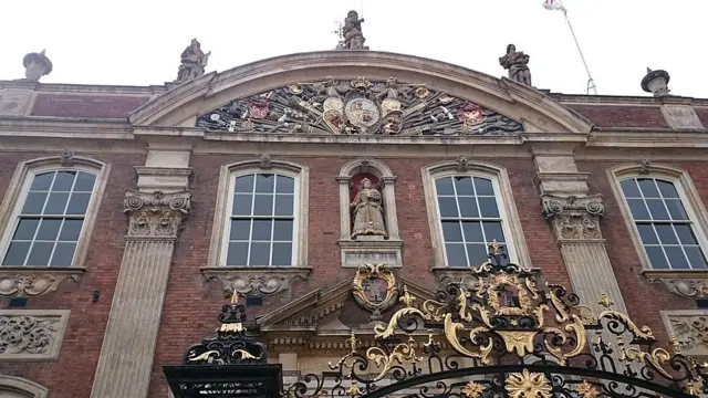 Статуя королевы Анны.