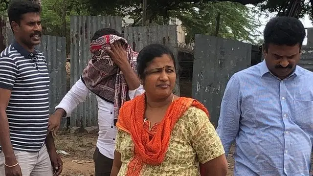 இடைத்தரகர், டிஎன்பிஎஸ்சி அலுவலக பணியாளரிடம் விசாரணை