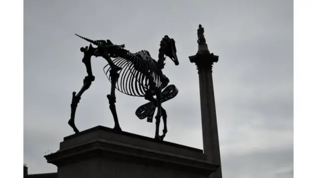 قواعد التماثيل بعدسات الجمهور