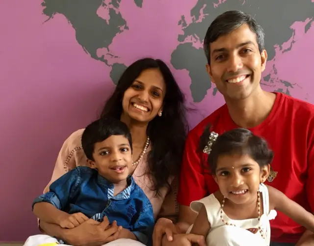 उत्तरा नारायणन आणि अरूण कुमार बी. आपल्या मुलांसह.