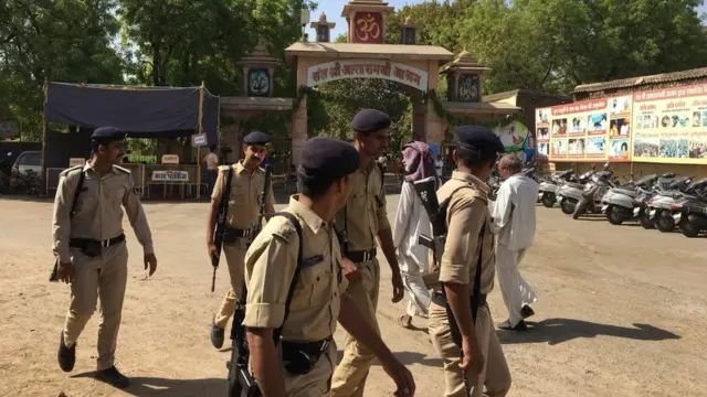 મોટેરા આશ્રમ બહાર પોલીસ જવાનો