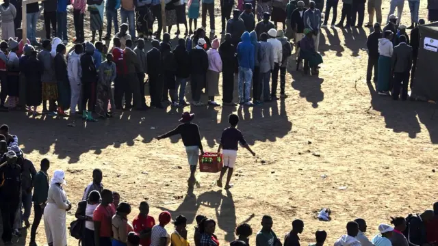 Abanyazimbabwe bitabye amatora ari benshi