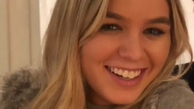 Umuryango wa Kenenedy waraciye mu bibazo bikomeye harimwo ukwicwa kwa sekuru wa Aoirse mu 1968.