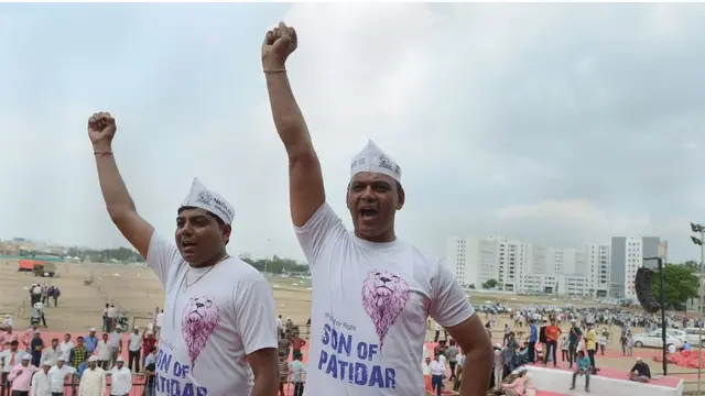 જીએમડીસી ગ્રાઉન્ડમાં અનામત આંદોલન સમયે દેખાવ કરી રહેલા યુવાનો