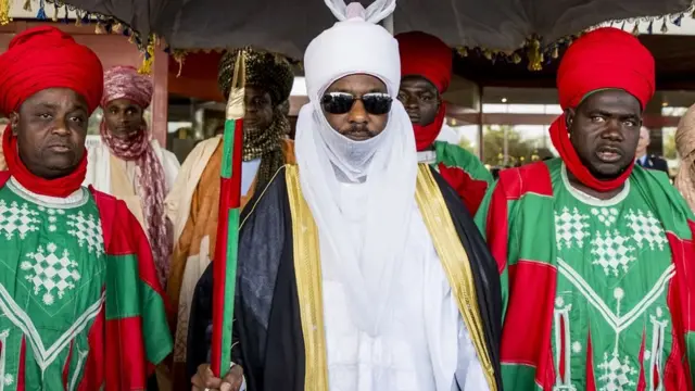 Wafuasi wake wanaamini kuwa Bwana Sanusi(katikati) alifutwa kazi kwa kupinga kuchaguliwa tena kwa gavana mwaka jana