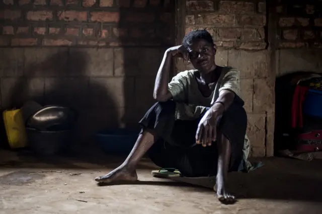 Bernadette oo dhulka fadhiya