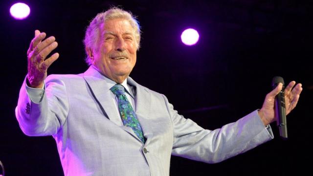 トニー・ベネットさんが死去、96歳 伝説的なポップ・ジャズ歌手 - BBC