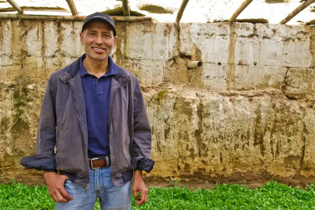 Michael Gemio, dentro de uno de los Walipines de la granaj Ventilla, en El Alto.