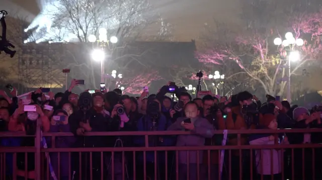 故宫罕见夜间开放的消息引爆了中国社交媒体。