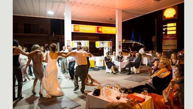 Весілля на заправці