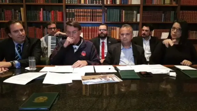 Na última quinta-feira, presidente fez live com apoiadores e tossiu durante transmissão