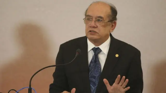 Ministro Gilmar Mendes discursa diantepixbet cnpjum microfone