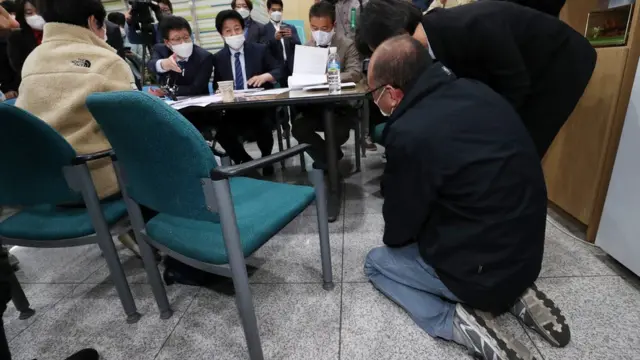 मारे गए एक कर्मचारी के पिता