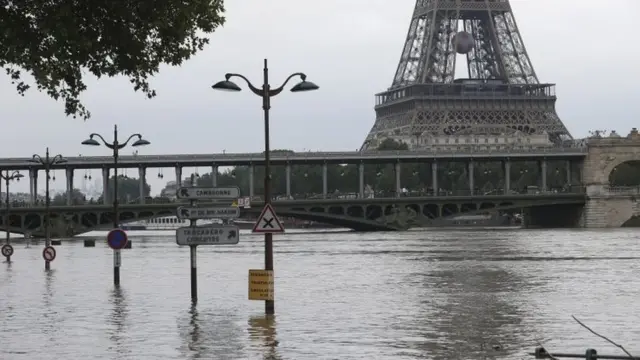 Las lluvias han hecho subir el nivel de los ríos y han causados graves inundaciones.