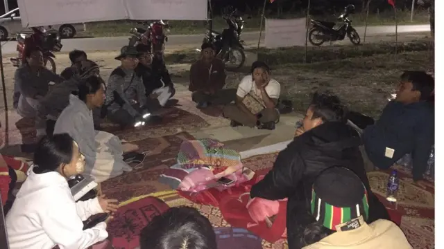 ကယားပြည်နယ် အန်အယ်လ်ဒီပါတီ ရုံးချုပ်ရှေ့မှာ သပိတ်စခန်းဖွင့်