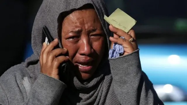 अपनों को ढ़ूंढ़ने की कोशिश कर रहे हैं लोग