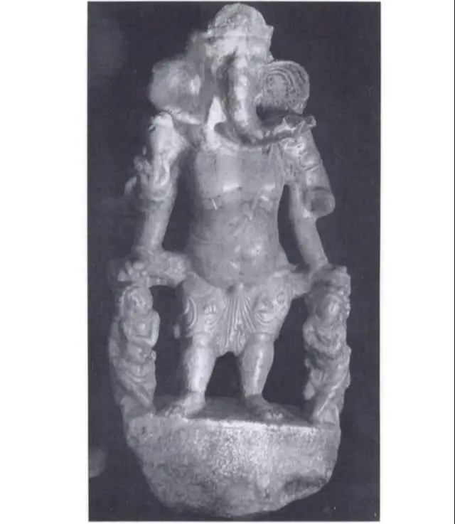 सकर धर इथे सापडलेली गणेशमूर्ती