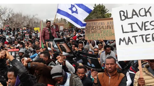 ንተቓዉሞ ምስጓግ ስደተኛታት ዝወጹ ኣፍሪቃዉያን