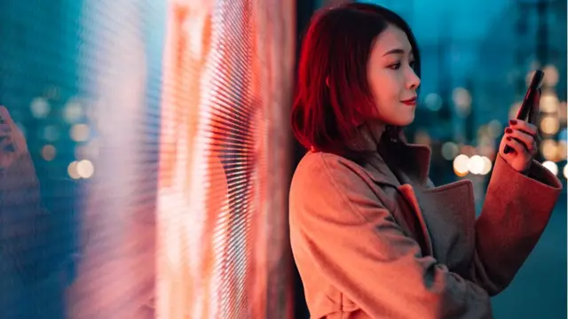 Shamarree bilbila fayyadamaa jirtu