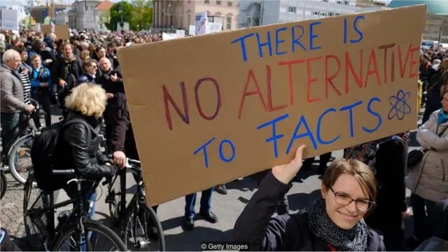 फ़ेक न्यूज़