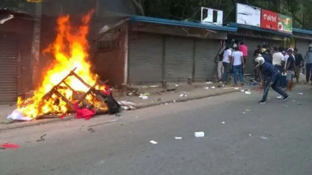 நாட்டில் அமைதி நிலவ இலங்கை கிரிக்கெட் நட்சத்திரங்கள் கோரிக்கை