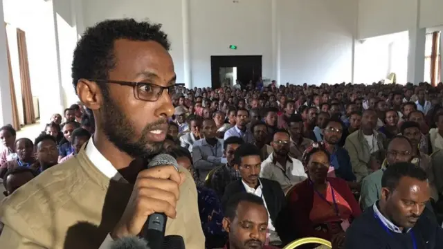 Maqaleetti ogeessonni fayyaa pirezidantii Itti -aanaa naannichaa Dabratsiyoon G/Mikaa'el (PhD) waliin mariirra jiru