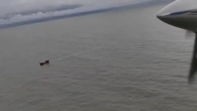 মাছধরা নৌকা ধাওয়া করে নিজ সীমানায় নিয়ে যাচ্ছে বিমান