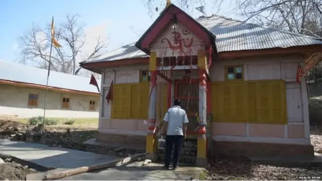 முஸ்லிம் பராமரிக்கும் இந்து கோயில்