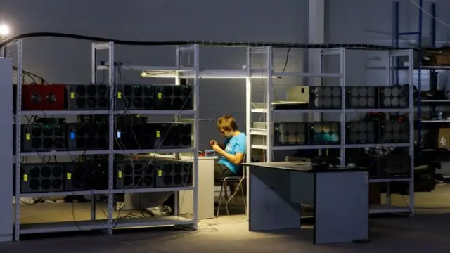 Minero y sus computadores.