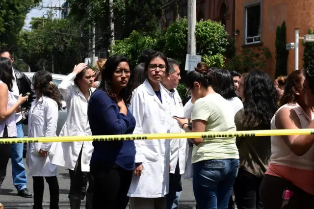 Namoota nahanii karaa irra dhaabbatan