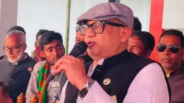 পদত্যাগের পর বিদেশে গেলেও দেশে ফিরতে বাধ্য হয়েছিলেন মুরাদ হাসান।