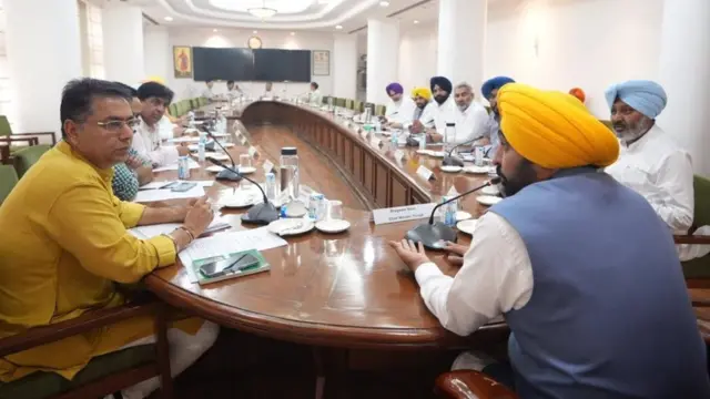 ਵੀਰਵਾਰ ਨੂੰ ਪੰਜਾਬ ਵਿਧਾਨ ਸਭਾ ਵਿੱਚ ਮੁੱਖ ਮੰਤਰੀ ਦੀ ਅਗਵਾਈ ਵਿੱਚ ਪੰਜਾਬ ਕੈਬਨਿਟ ਦੀ ਬੈਠਕ ਵੀ ਕੀਤੀ ਗਈ