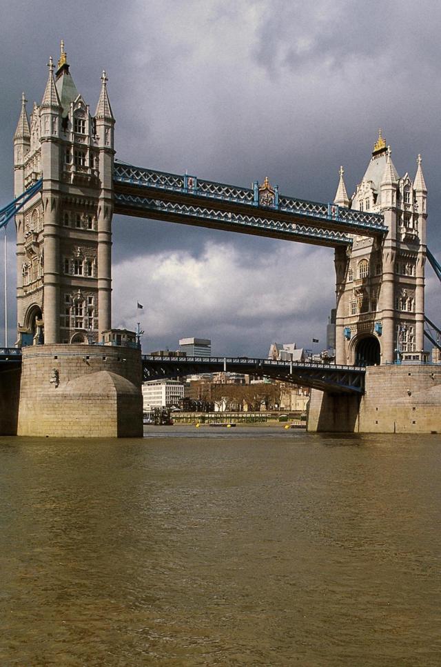 伦敦塔桥 － 很多人认为麦卡洛克想买的是这座桥。