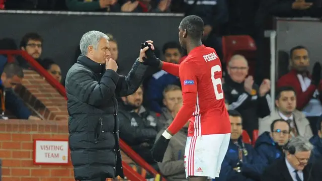José Mourinho (G) Paul Pogba (D)