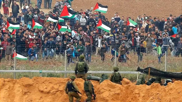 Abanye Palestine mu myiyerekano bahanganye n'abasirikare ba Isiraheli i Gaza uno munsi itariki 30/03/2018