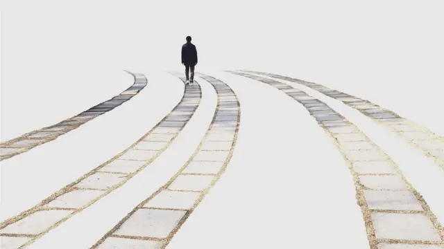 Hombre caminando solo, Corea del Sur