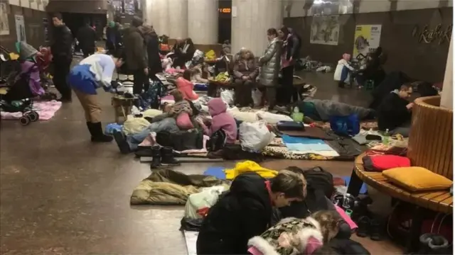 మెట్రో స్టేషన్లలో