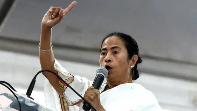 ব্রিগেডের সমাবেশে ভাষণ দিচ্ছেন মমতা ব্যানার্জি