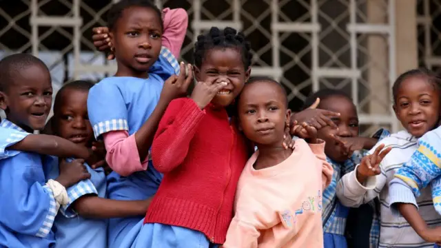 أطفال في مدارس