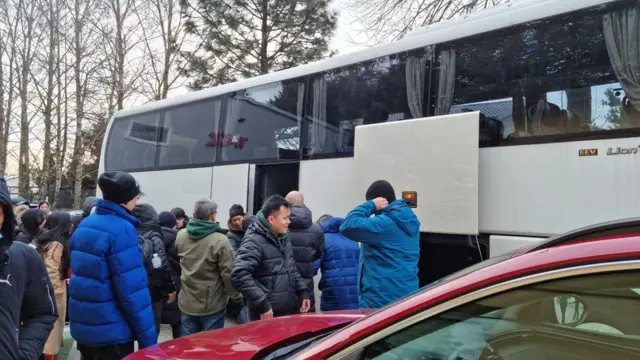 Chuyến xe do công ty EastHappyOst chở đoàn đầu tiên rời Warsaw sang Đức.