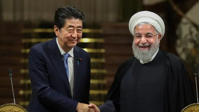 روحانی و آبه