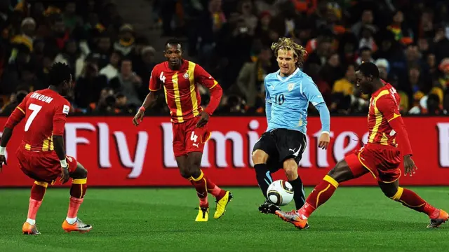 साल 2010 में उरूग्वे ने 4-2 से घाना का सफ़र क्वार्टर फ़ाइनल पर ही खत्म कर दिया.