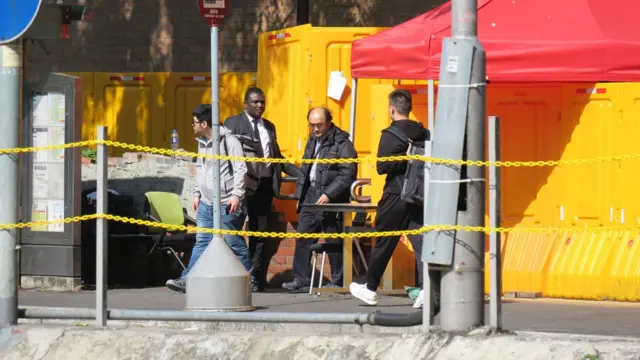 香港理工大學南面正門的臨時檢查站（3/1/2020）