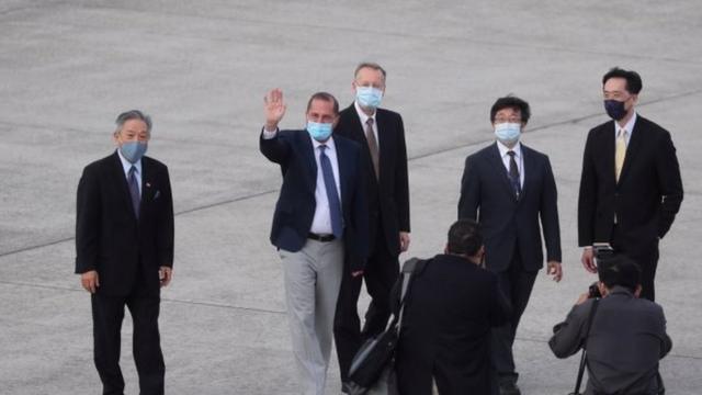美国卫生部长抵达台湾访问。
