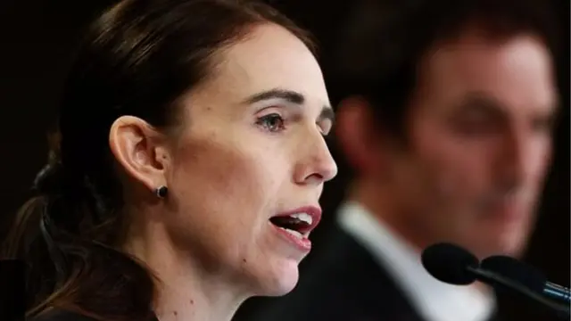 Ra'iisul wasaaraha New Zealand ayaa ku biirtay dadka baroor diiqayay