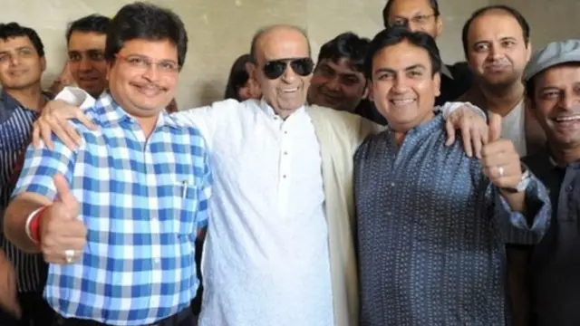 તારક મહેતા કા ઉલ્ટા ચશ્માના કલાકારોની ટીમ સાથે તારકભાઈ