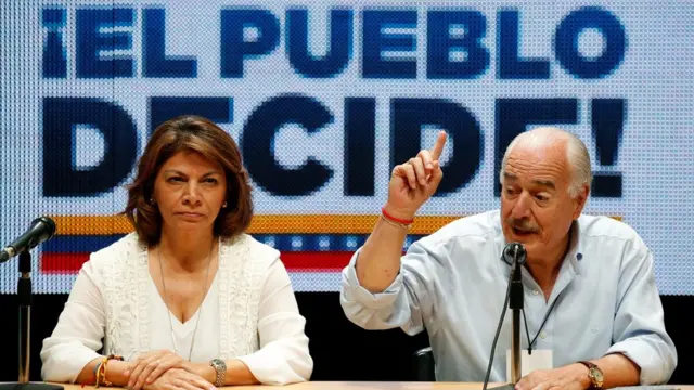 Laura Chinchilla e Andrés Pastrana