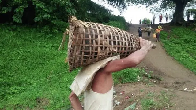 မြောက်ဦးမြို့နယ်ထဲက ရွာတွေလည်း ရွာလုံးကျွတ် ထွက်ပြေးနေ
