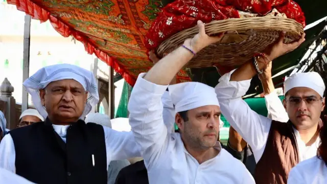 अजमेर दरग़ाह में राहुल गांधी